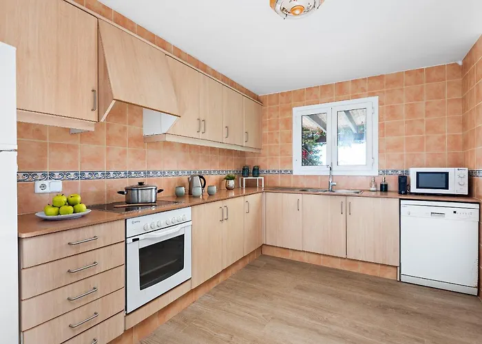 Bini Uxuanne By Escape * Binibeca